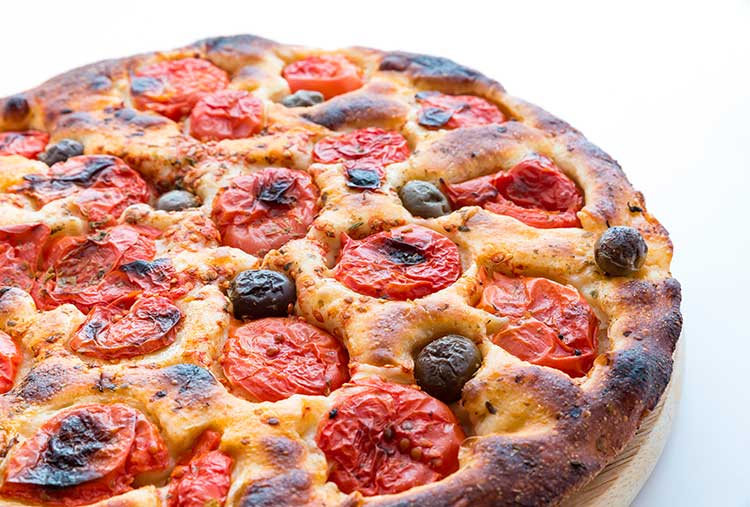 Focaccia pugliese piatto tipico molto gustoso 2